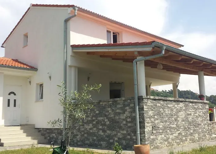 Vila Nina Rab Town
